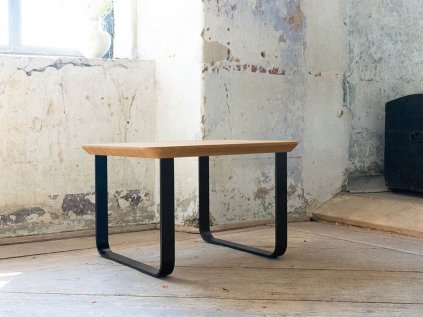Dubový konferenčný stôl SOUL v tvare štvorca s kolmou podnožou