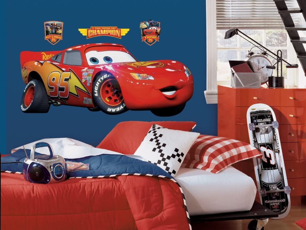 E-shop Dekoratívna nálepka do detskej izby BLESK MCQUEEN z filmu Autá