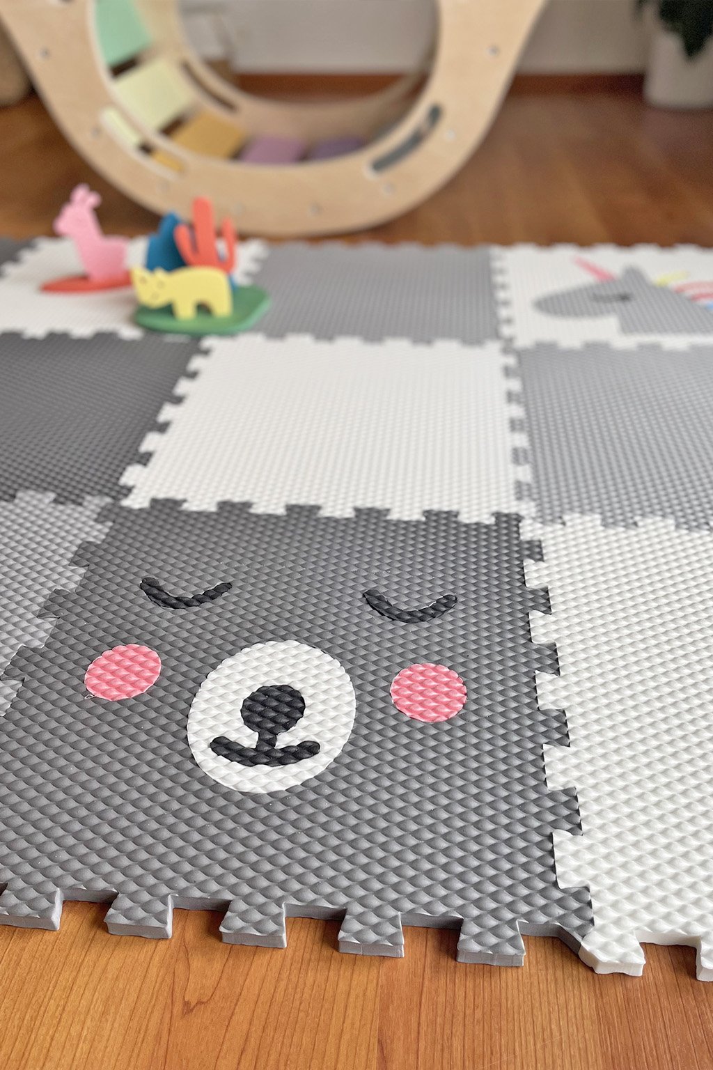 Dvanásťdielna puzzle podlaha do detskej izby ŠEDÁ