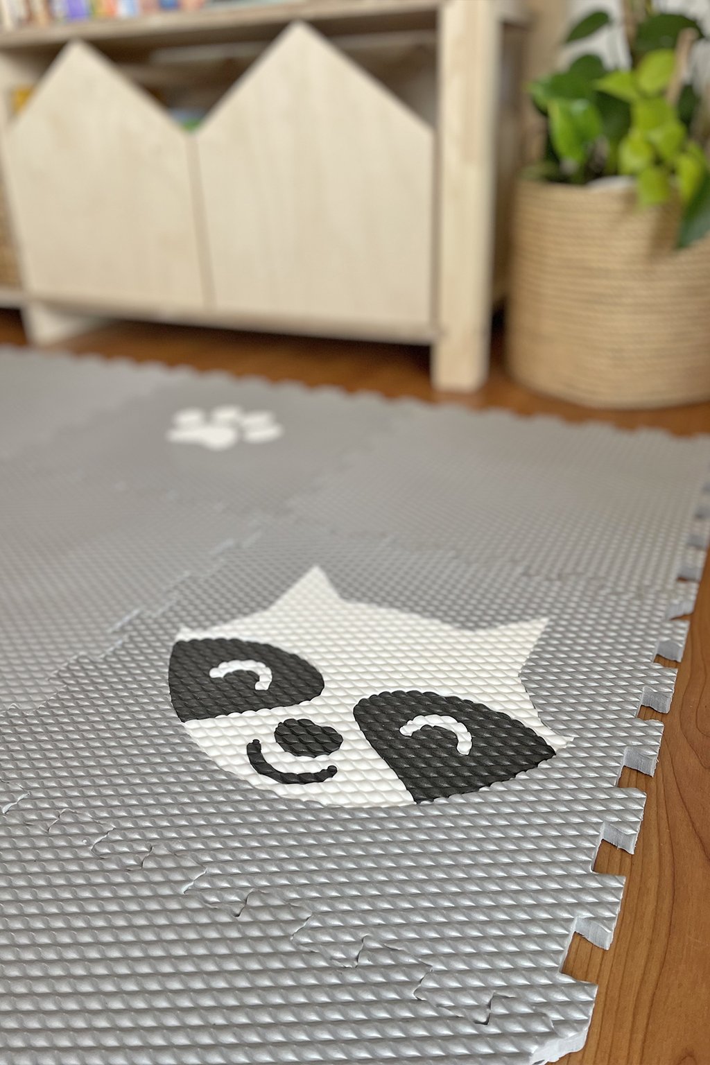 Detská penová puzzle podlaha ŠEDÁ so zvieratkami z 12 dielov