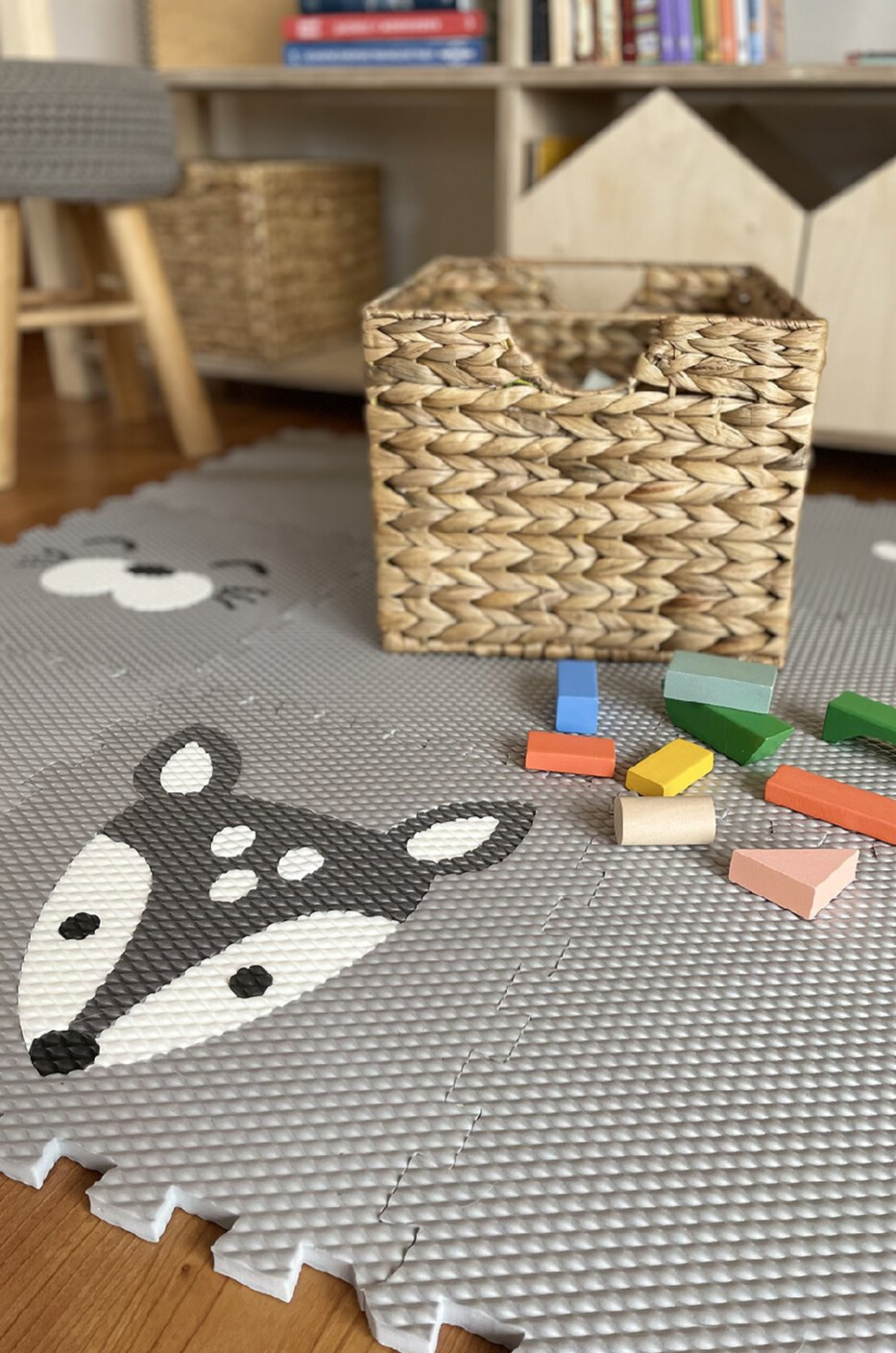 Detská penová puzzle podlaha ŠEDÁ so zvieratkami z 12 dielov