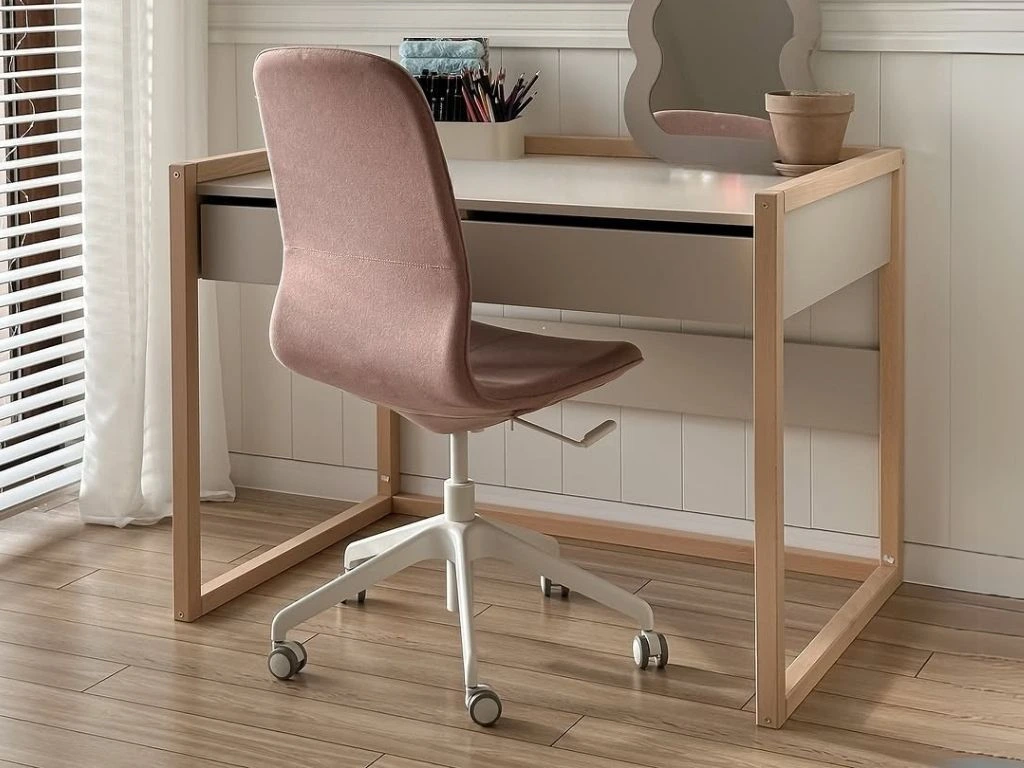 Písací stôl na drevených nohách BASIC kašmírový