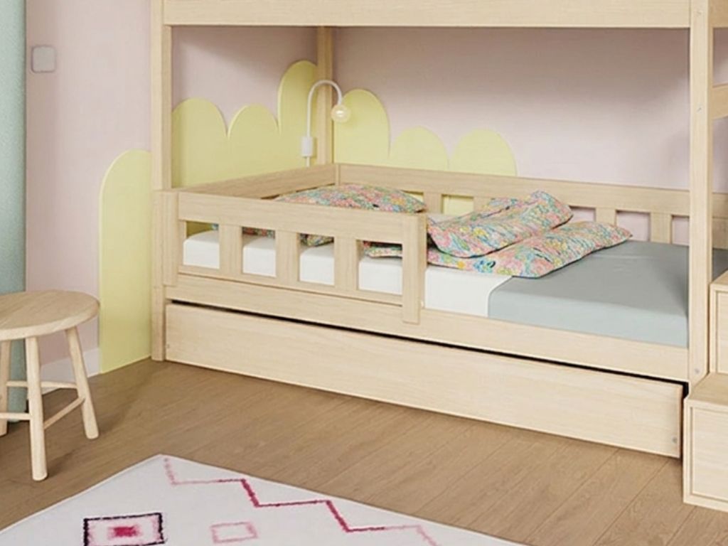 Benlemi Drevená poschodová posteľ PLOTTY s úložnými schodmi 90x200 cm Zvoľte farbu: Nelakovaná, Zvoľte šuplík: Dvojitý úložný šuplík, Zvoľte stranu: …
