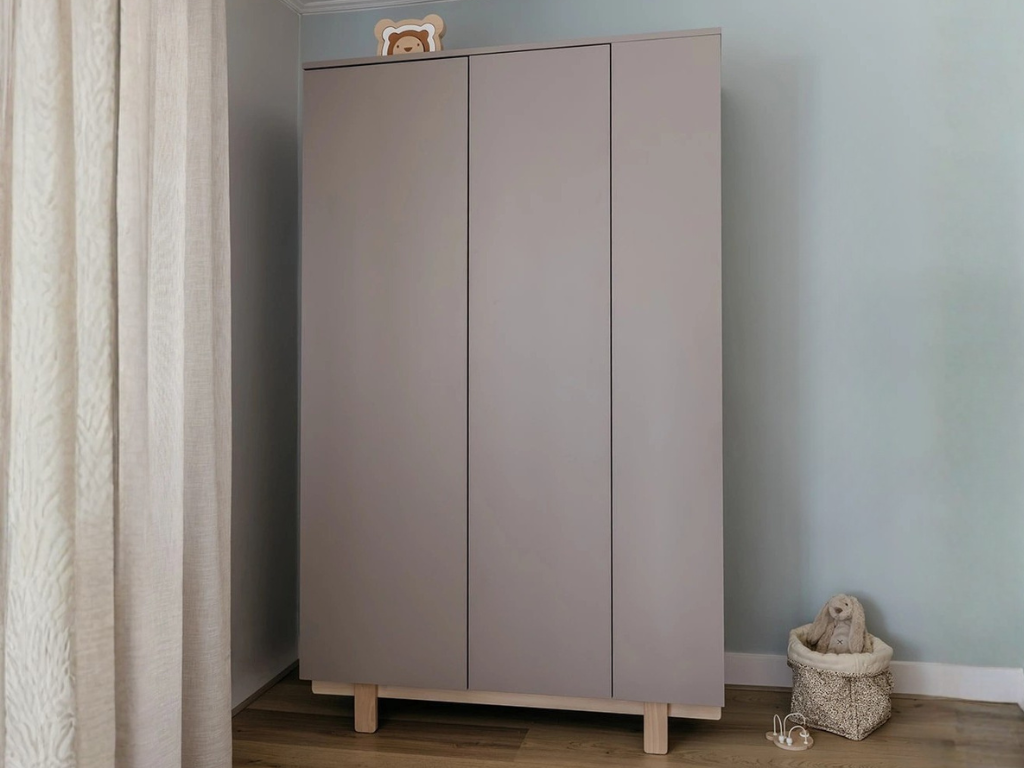 Dizajnová šatníková skriňa s otvoreným regálom BASIC mocca