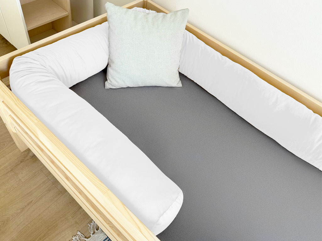 E-shop Zamatový mantinel do detskej postele v tvare valca Zvoľte farbu: Biela, Zvoľte dĺžku: 360 cm