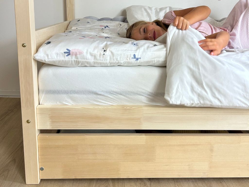 Benlemi Poschodová posteľ PLOTTY s rebríkom 90x200 cm Zvoľte farbu: Nelakovaná, Zvoľte šuplík: Bez šuplíka, Zvoľte stranu: Vpravo