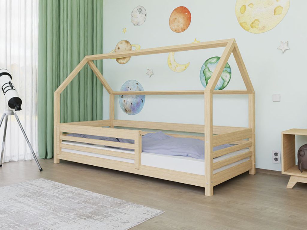 E-shop Benlemi Domčeková posteľ TULY s bočným štítom Zvoľte farbu: Transparentná vosková lazura matná, Zvoľte rozmer: 120x190 cm, Zvoľte zábranu: S jednou z…
