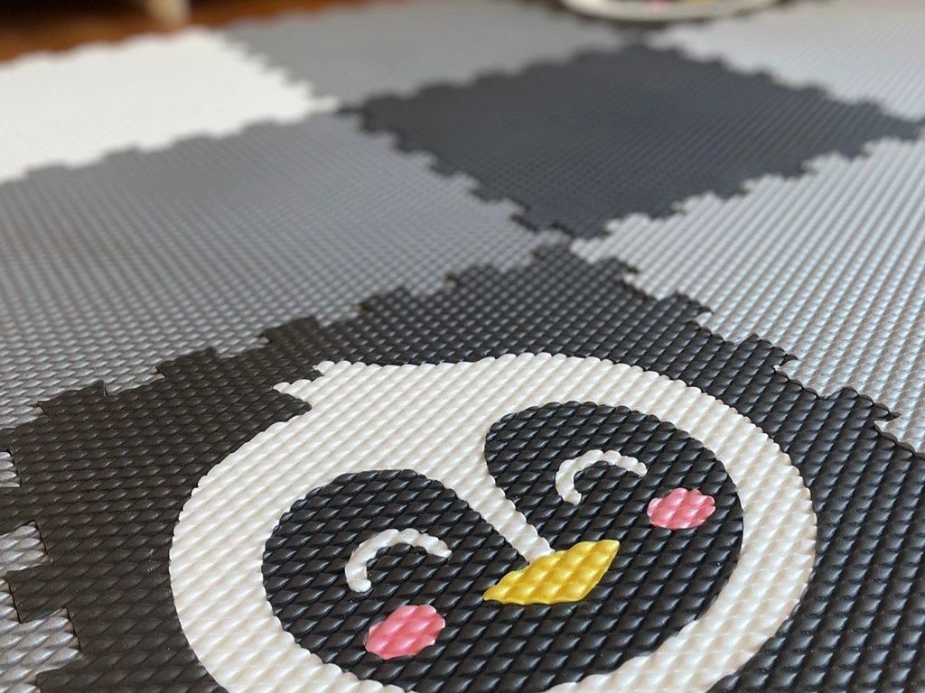 Hracie penové puzzle do detskej izby 12 dielov TUČŇÁK SO SRDCOM