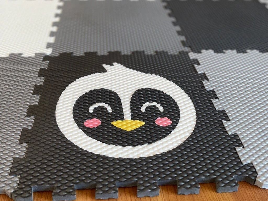 Hracie penové puzzle do detskej izby 12 dielov TUČŇÁK SO SRDCOM