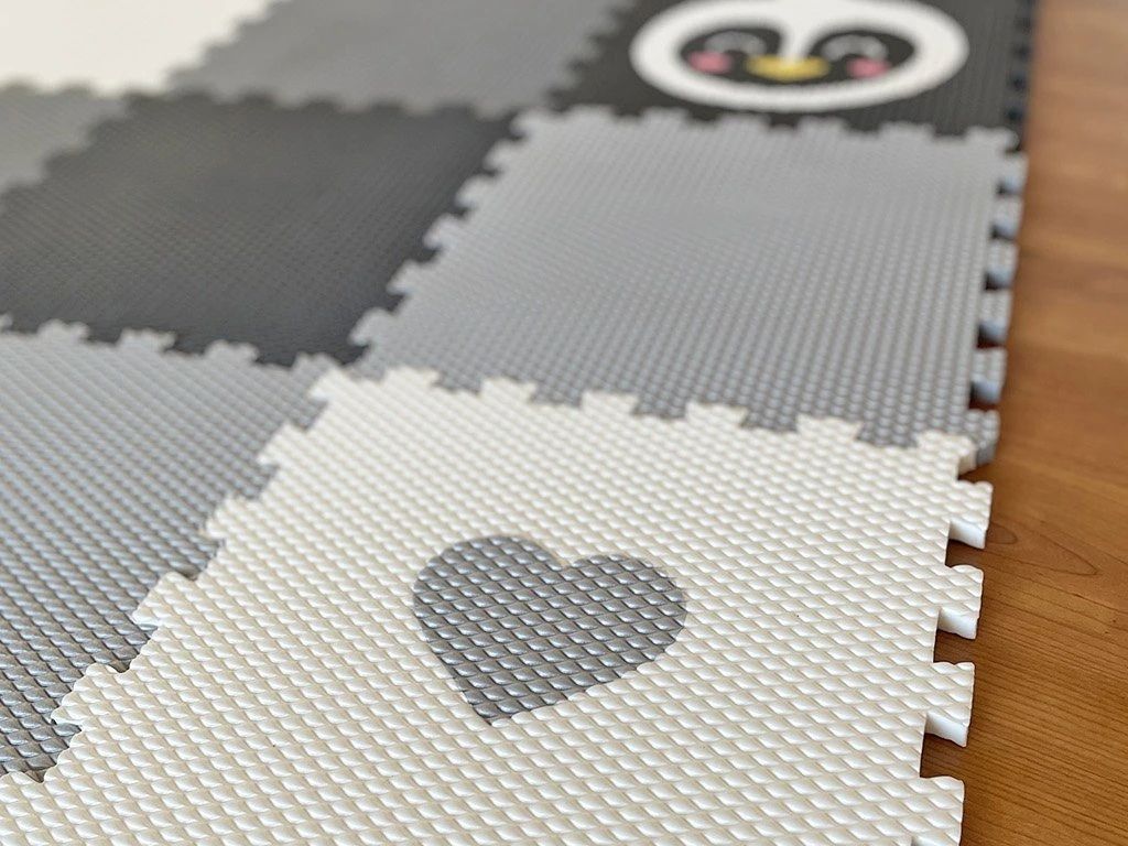 Hracie penové puzzle do detskej izby 12 dielov TUČŇÁK SO SRDCOM
