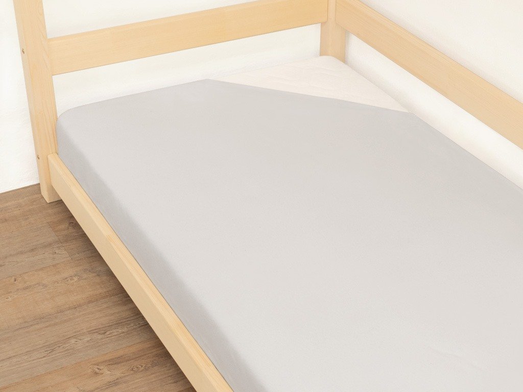 Benlemi Sada posteľnej bielizne; bavlnené obliečky AUTÁ + svetlosivé jersey prestieradlo + chránič matraca Zvoľte rozmer: 90 x 200 cm