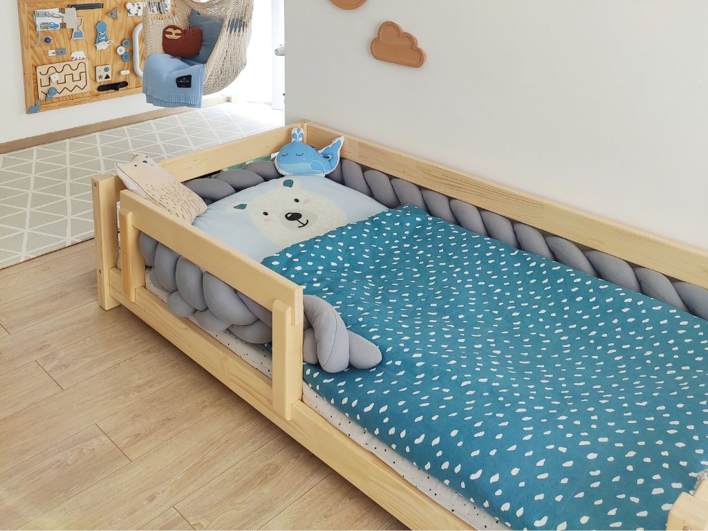 Benlemi Detská posteľ STUDY so zábranou Zvoľte farbu: Transparentná vosková lazura matná, Zvoľte rozmer: 120x200 cm, Zvoľte zábranu: S otvoreným vstu…