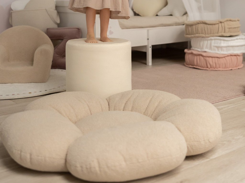 Sedací puf BIELY do detskej izby BOUCLÉ