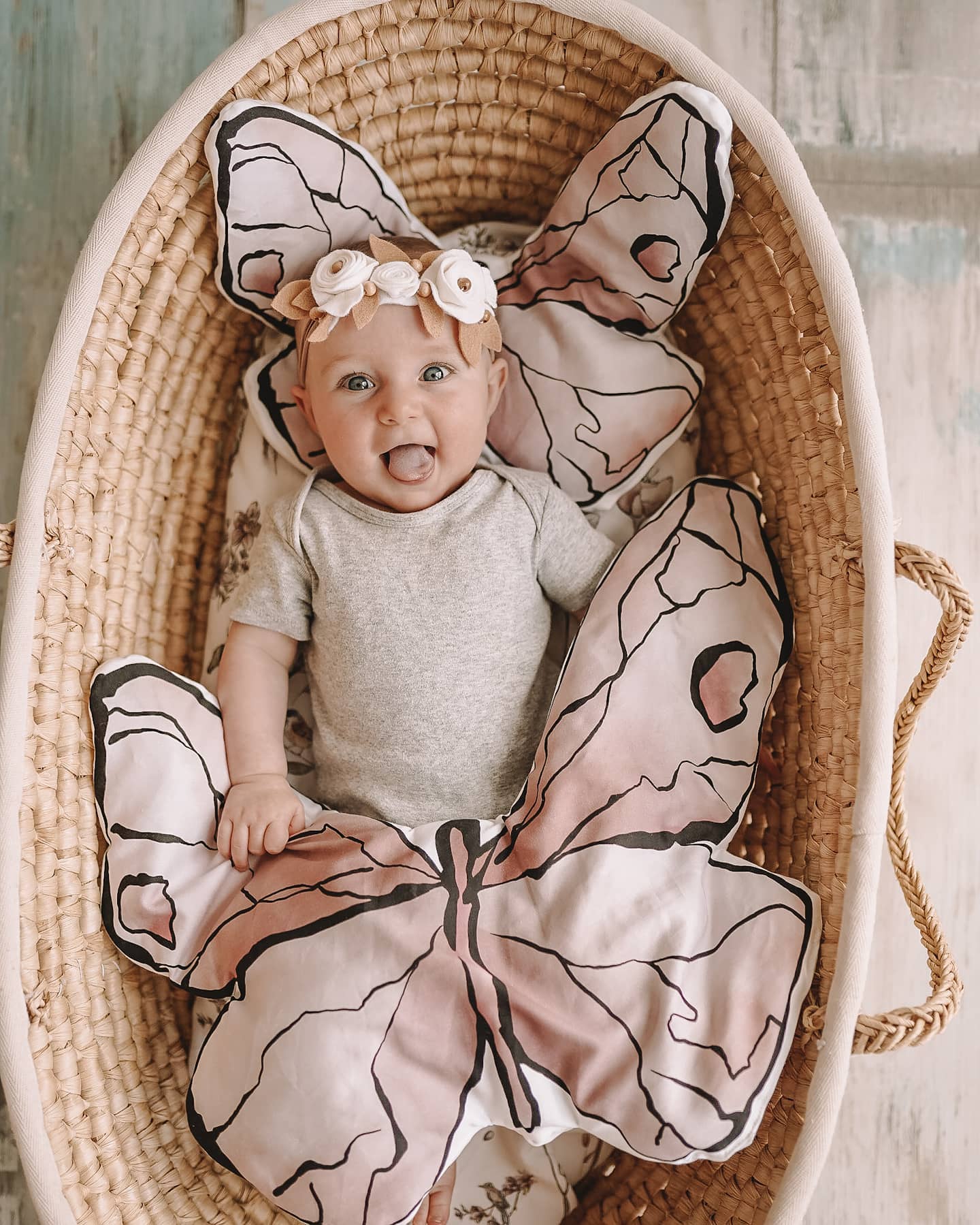 Babysteps Roztomilý detský dekoračný vankúšik MOTÝĽ Rozměr: Veľký 58 x 42 cm