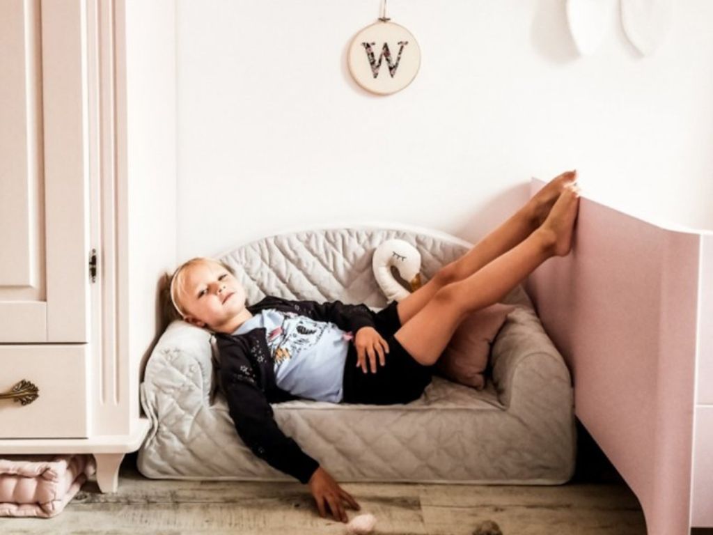 Babysteps Pohodlná detská pohovka s vreckami SIVÁ