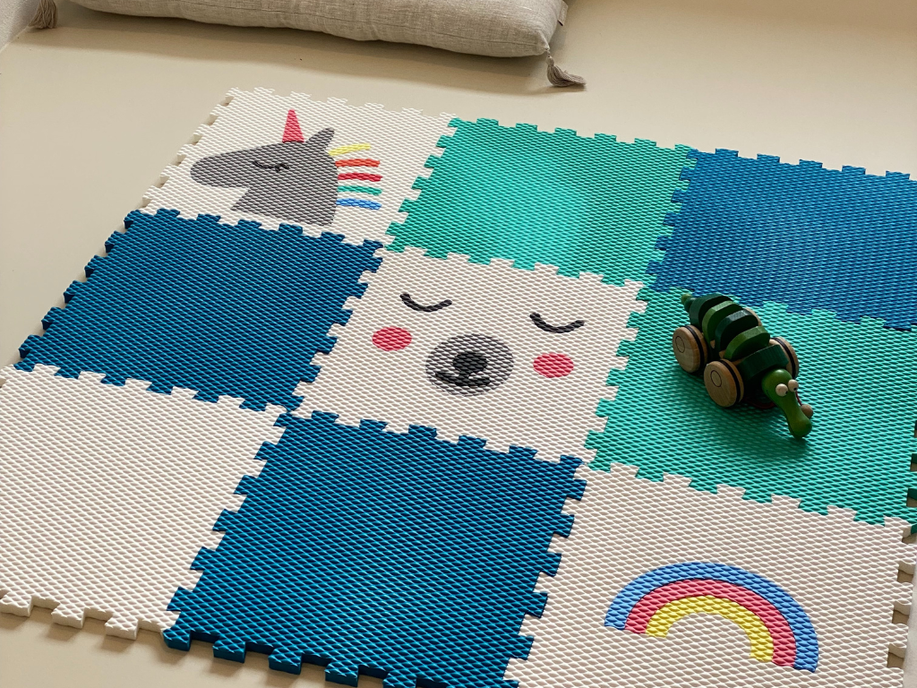 Penová puzzle podlaha 9 dielov MODRO-BIELA do detskej izby
