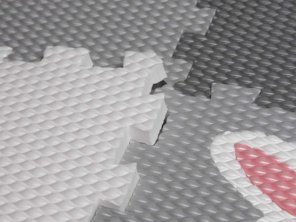 Penová podlaha puzzle 12 dielov SIVO-BIELA so zvieratkami