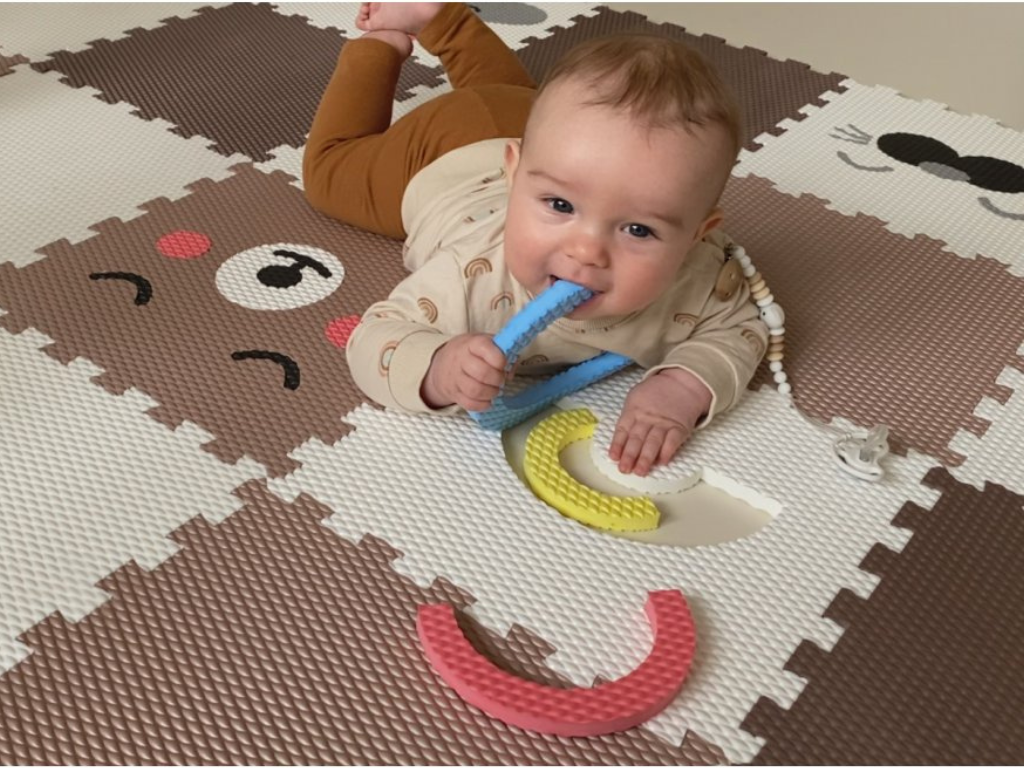 Penová hracia podlaha puzzle 25 dielov HNEDO-BIELA so zvieratkami