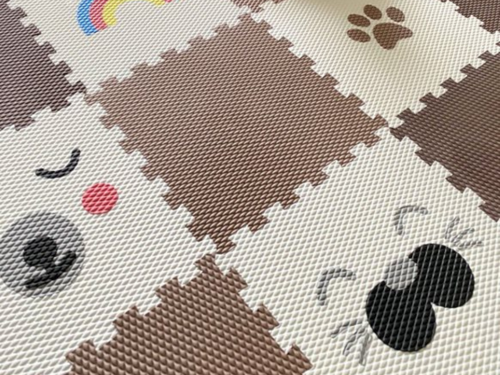 Penová hracia podlaha puzzle 25 dielov HNEDO-BIELA so zvieratkami
