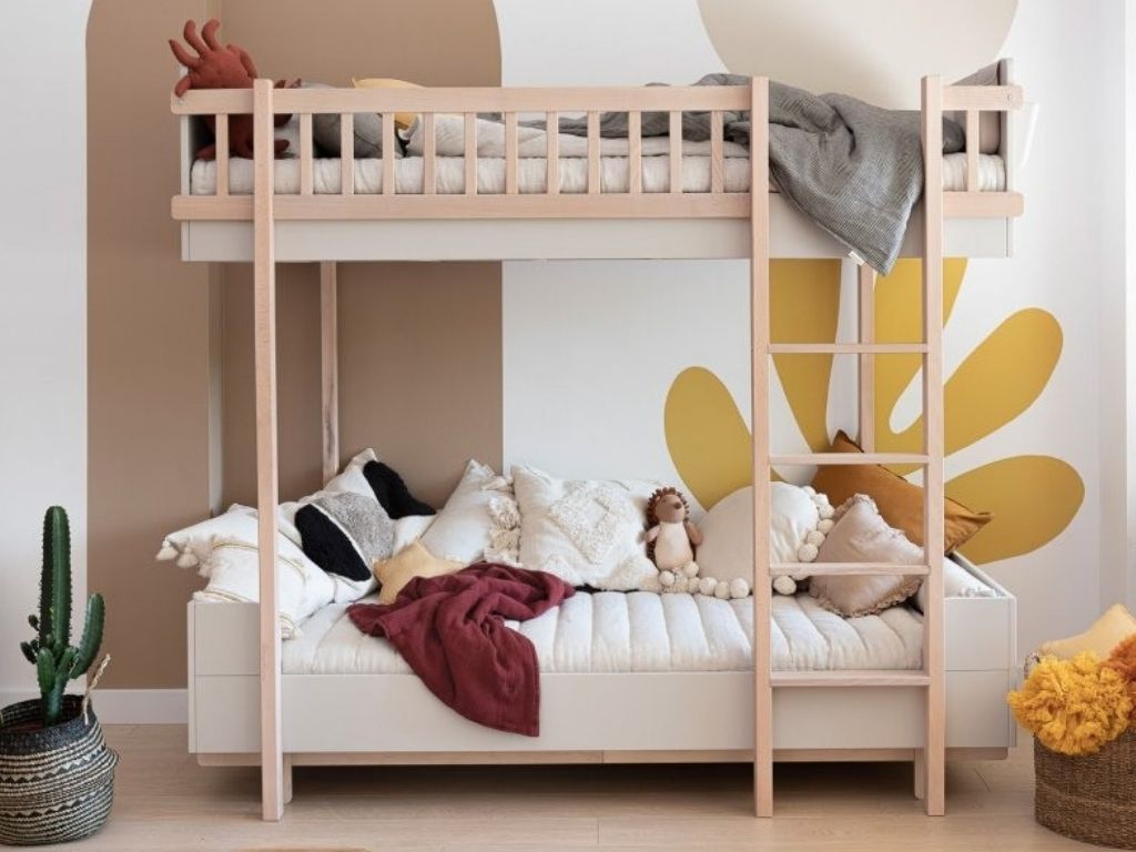 E-shop Detská poschodová posteľ s rebríkom vpravo BASIC 90x200 cm Zvoľte farbu: Kašmírová