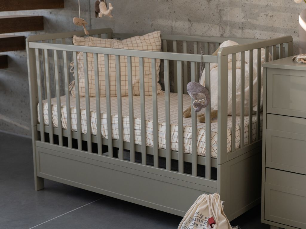 E-shop Detská rastúca postieľka VINTAGE 70x140 cm s nastaviteľným roštom Zvoľte farbu: Eukalyptová